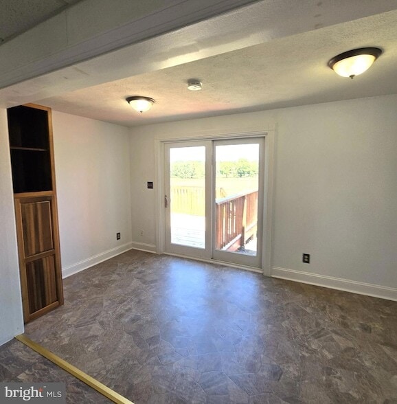 Building Photo - 8293 Leetown Rd