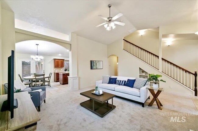 Building Photo - Gorgeous 4 bed 3 Bath Home Located in Meridian