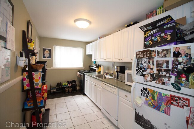 Building Photo - 2Br/1Bth, Great location, quiet area, Laundry in building