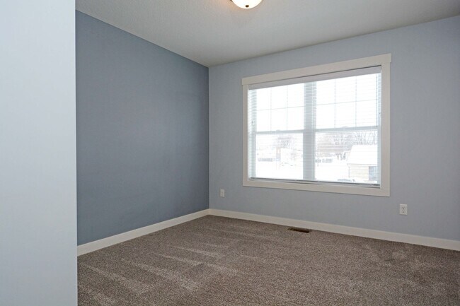 Building Photo - Beautiful 3 BD / 2.25 BA townhome in Rosemount!