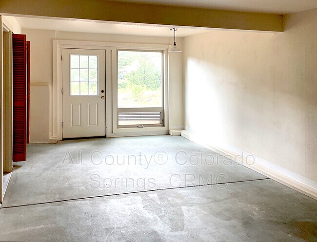 Building Photo - 14515 Columbine Cir