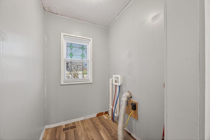 Building Photo - 708 15th St