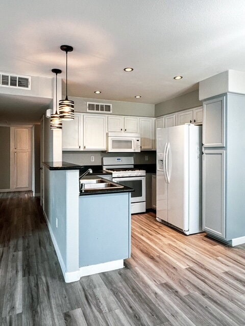 Building Photo - Updated Upstairs 3BD/2BA Condo in Gated Community w/ Resort-Style Pools + Fitness Room