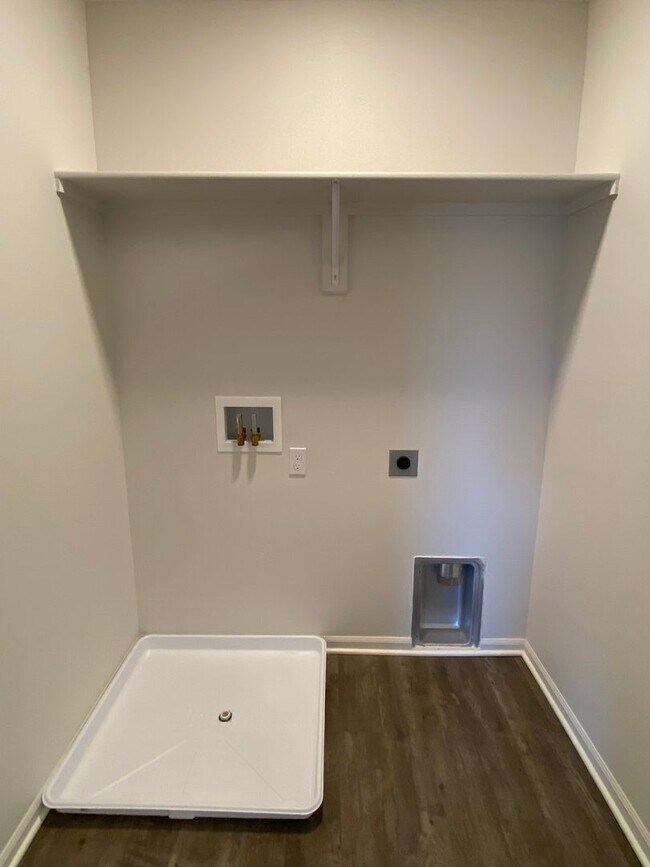 Building Photo - Spring Hill Living Starts Here — Spacious 3BR/2.5BA Home (Now Preleasing)