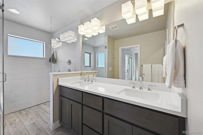 Building Photo - Rare University/Observatory Park 4 Plus Bed, 4.5 Bath Home