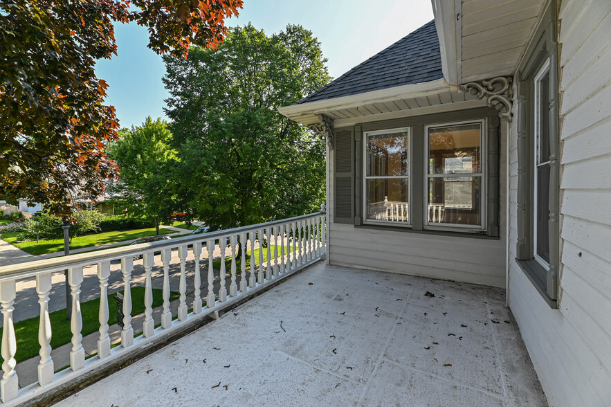 2nd Floor Front Balcony - 1821 E Olive St