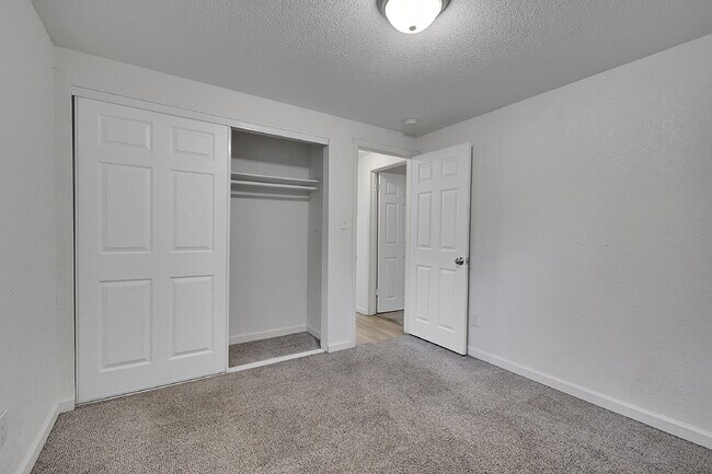 Building Photo - $1,320.95 with FIRST FULL MONTH'S FREE RENT  - 2 Bedrooms, 1 Bathroom, Condo in Denver with Cozy ...