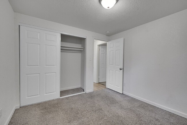 Building Photo - $1,470.95 with $500.00 OFF THE FIRST MONTH'S RENT  - 2 Bedrooms, 1 Bathroom, Condo in Denver with...