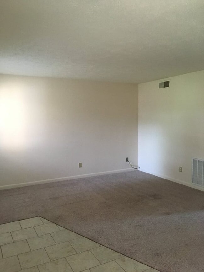 Building Photo - Twelve Oak Apartments