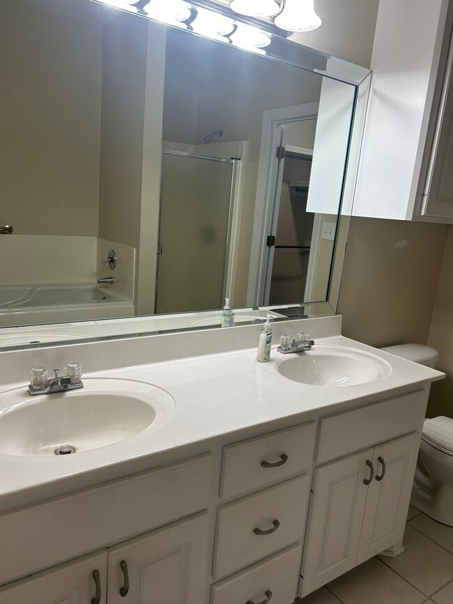 Building Photo - 516 Bay Pointe Dr