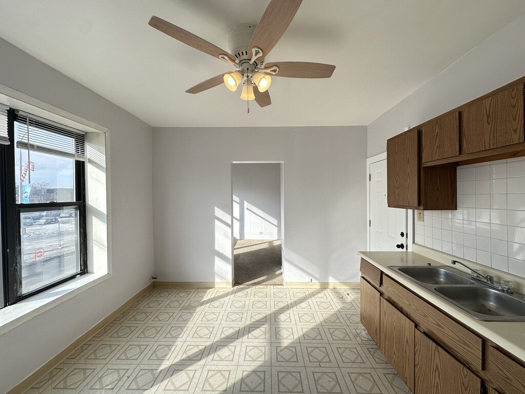 Building Photo - 4393 N Elston Ave
