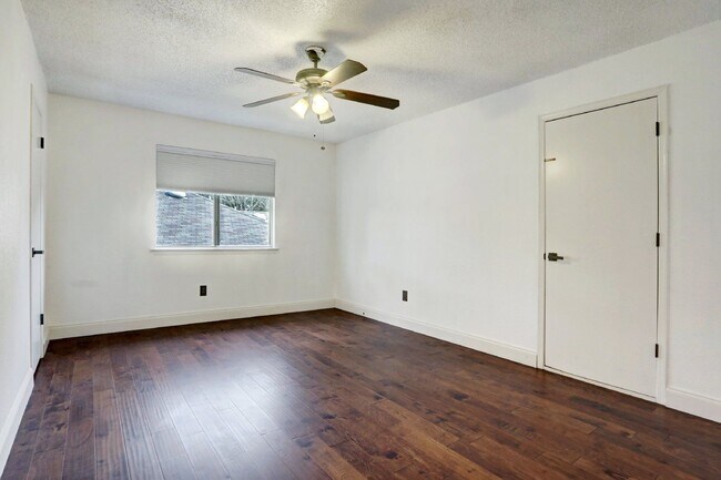 Building Photo - 17007 Hickok Dr