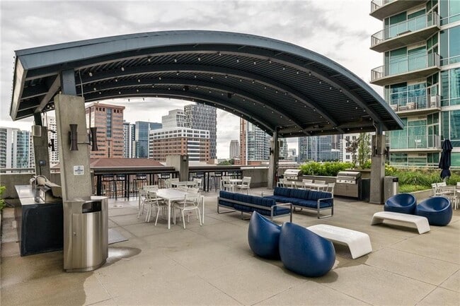 Building Photo - 943 Peachtree St NE