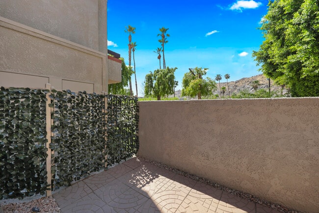 Building Photo - 2601 S Broadmoor Dr