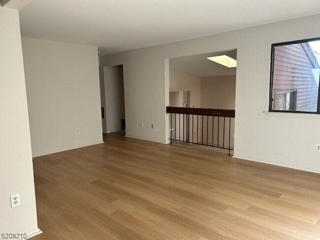 Building Photo - 45 Meadowview Dr