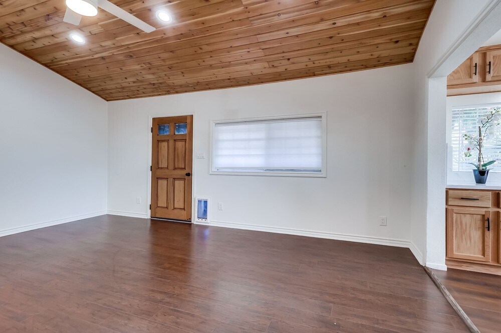 Building Photo - 4445 Marine Ave