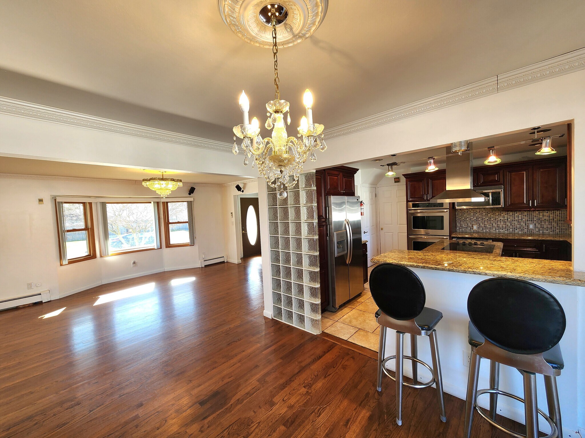 Building Photo - 30 Wilson St