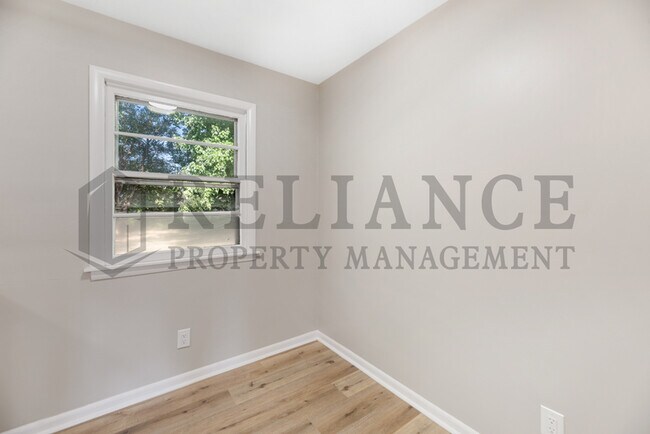 Building Photo - 2126 S Vine St