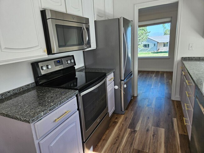 Building Photo - Beautiful 4 Bedroom/2 Bathroom in Bountiful