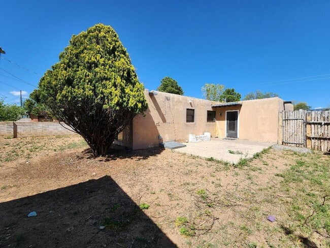 Building Photo - 1018 Camino Carlos Rey