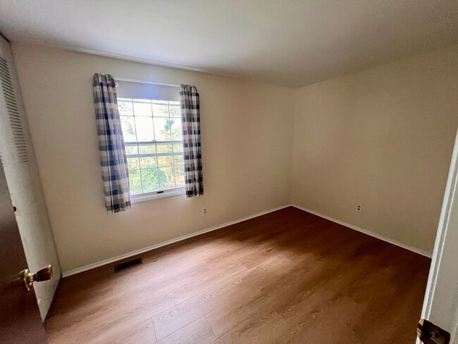 Building Photo - Beautiful Home - 3 Bedroom 2.5 Bathroom - ...