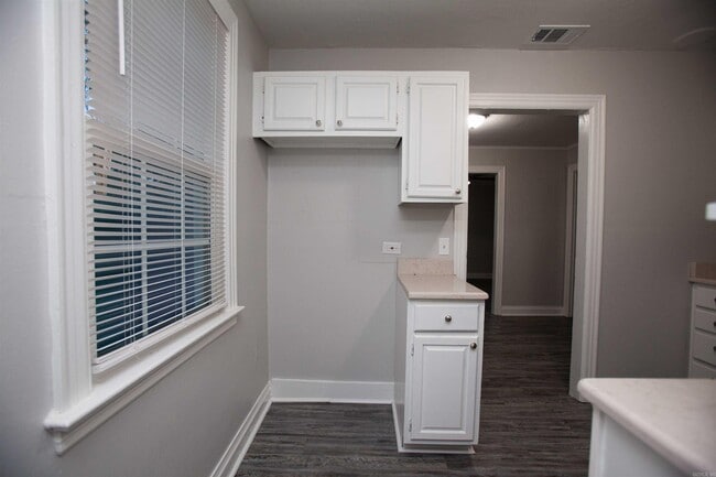 Building Photo - 5008 Lynch Dr