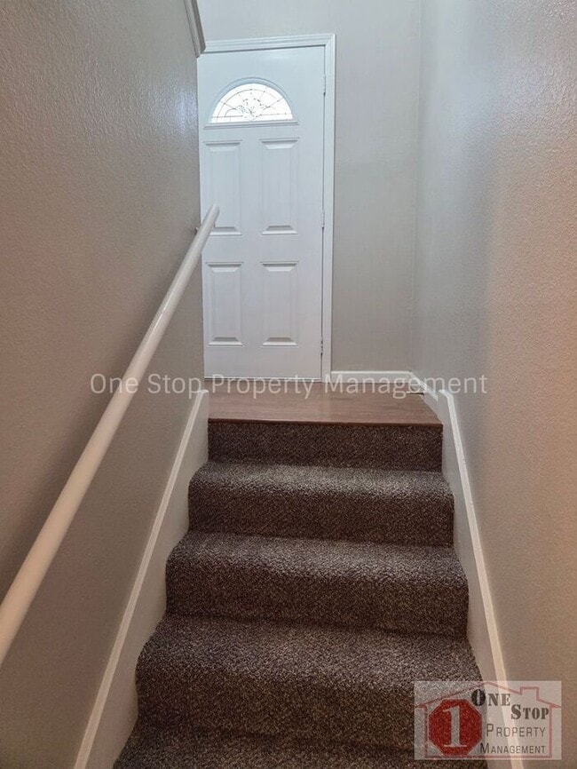 Building Photo - Cozy 3 bedroom 2.5 bathroom in Blue Springs, MO!