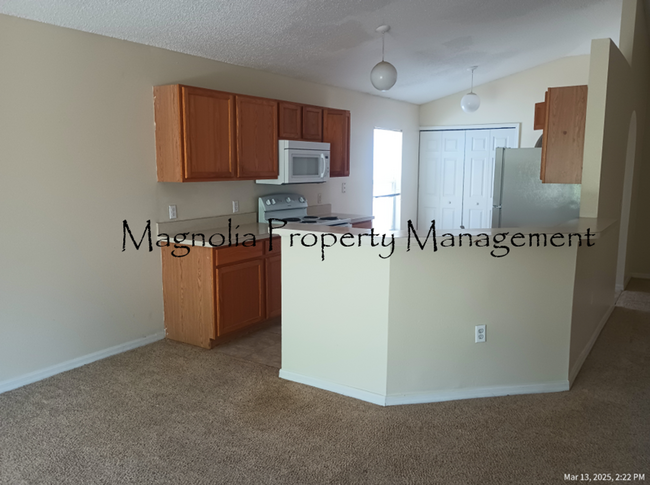Building Photo - Groveland/Clermont Area 3 Bedroom 2 Bathro...