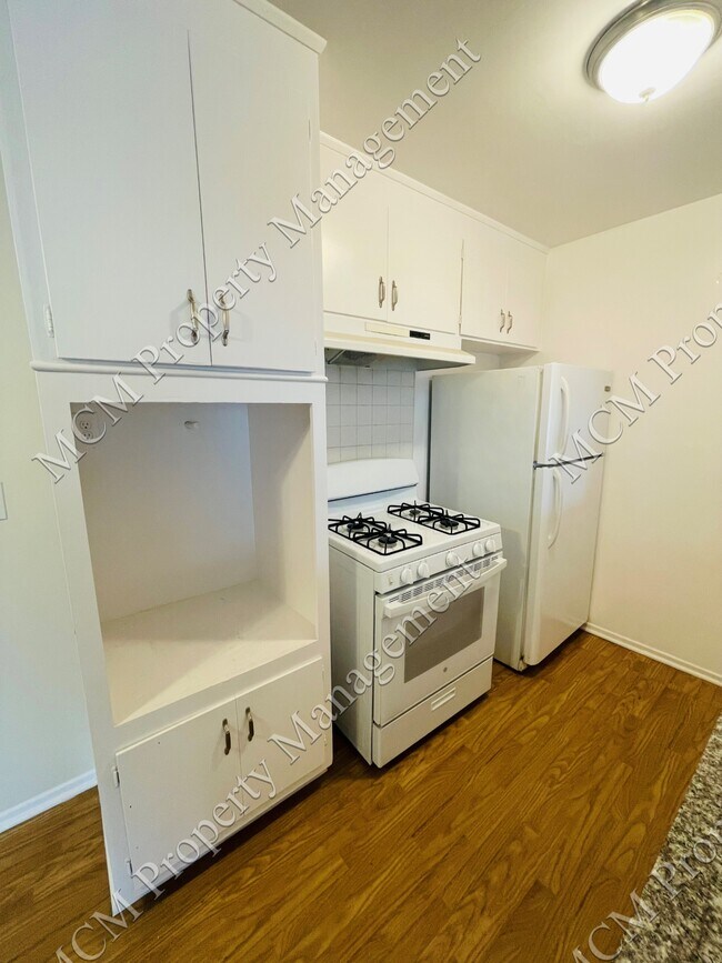 #8 - Kitchen - The Newport Apartments