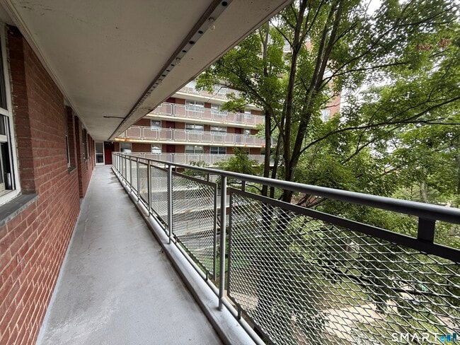 Building Photo - 71 Strawberry Hill Ave