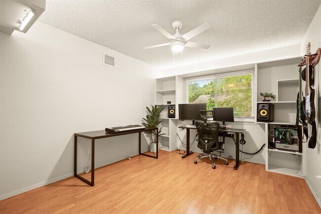 Building Photo - 2810 Goldbridge Dr