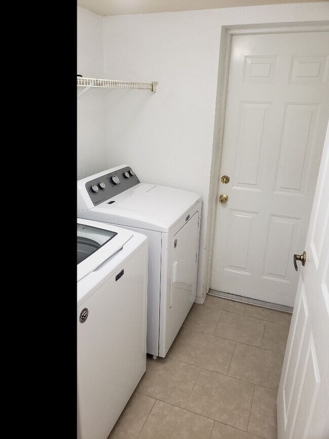 Building Photo - Seminole County - 3 bedroom, 2 bathroom.