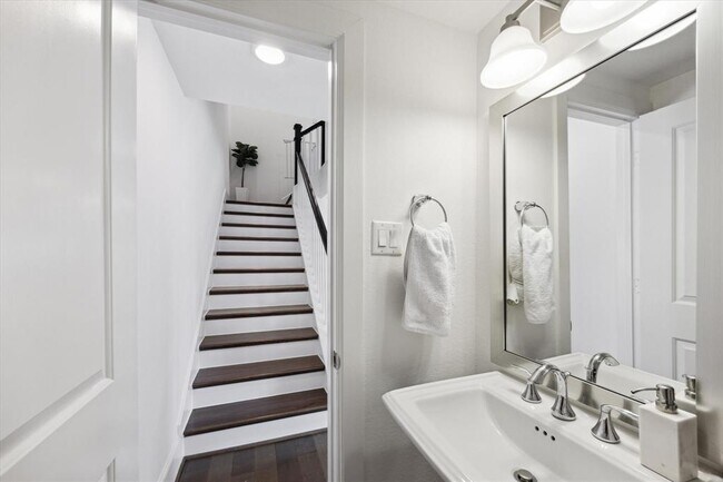 Building Photo - 1203 Edwinstowe Trl