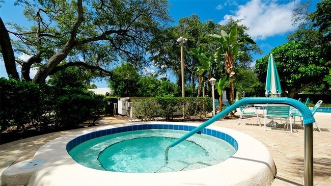 Building Photo - 440 Palm Tree Dr