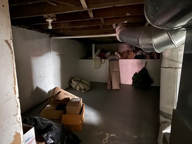 Building Photo - Beautiful 6 Bed, 3 Bath House; W/D Include...