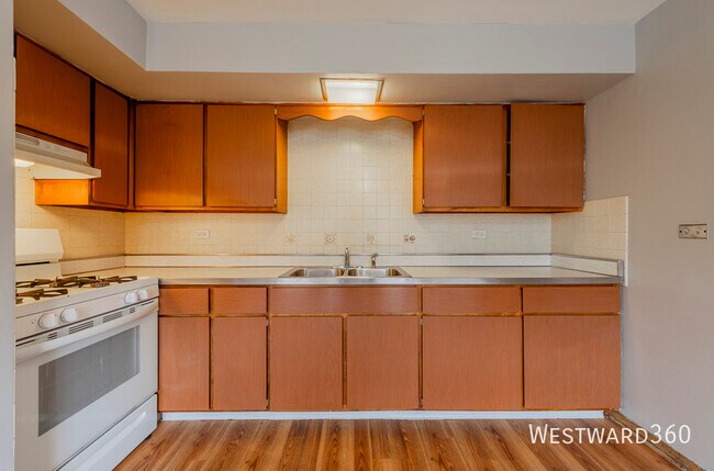 Building Photo - 6620 W Gunnison St