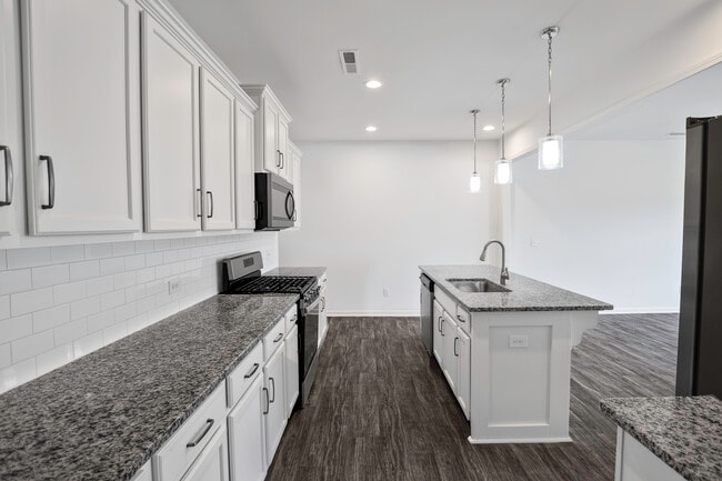Building Photo - 7446 Hartsfield Dr