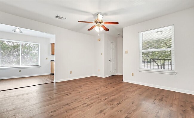 Building Photo - 1201 Autumn Cir