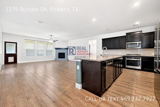 Building Photo - 1279 Altuda Dr
