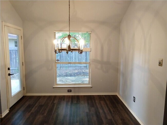 Building Photo - 1007 Russwood Cove