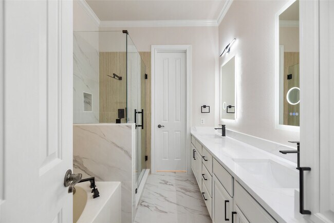 Building Photo - 7134 Mapleridge St