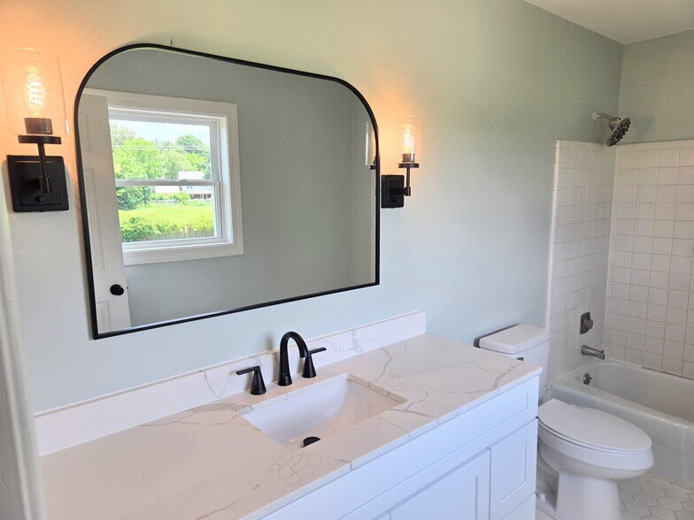 Primary Bathroom - 1441 Stonegate Pass