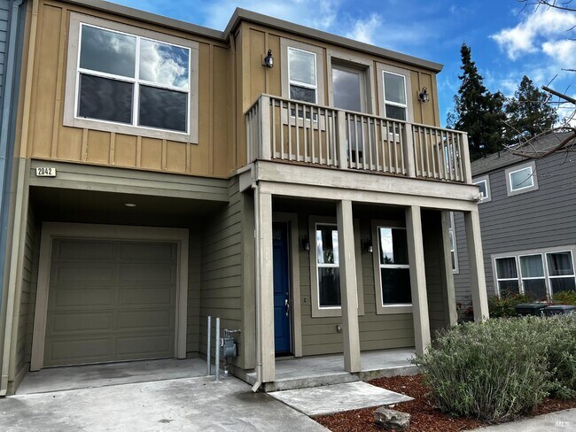 Building Photo - 2042 Ravello Way