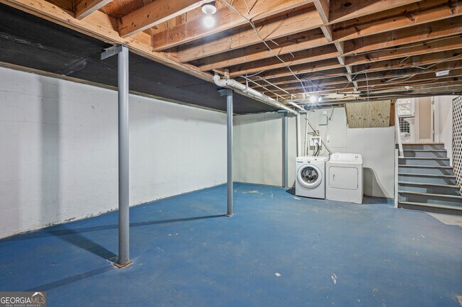 Building Photo - 3823 Kingswood Dr