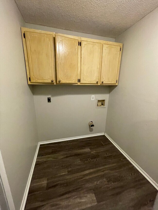 Building Photo - 1307-09 N. Arkansas duplex