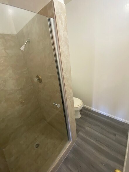 Building Photo - 5460 White Oak Ave