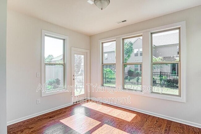 Building Photo - 728 Lampwick Ln