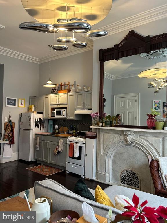 Building Photo - 277 S 4th St