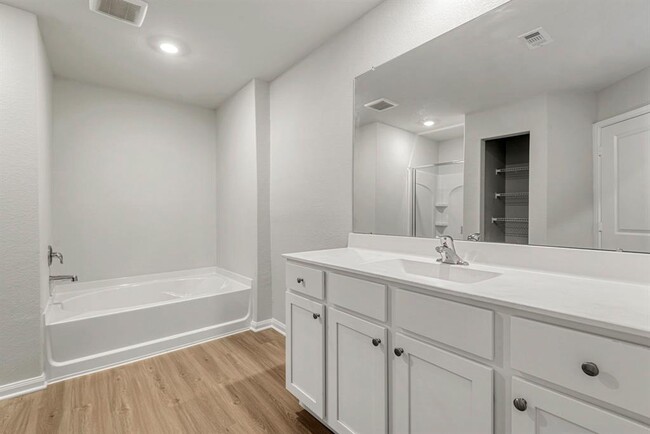 Building Photo - 6410 Elm St