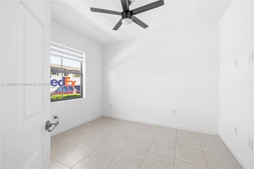 Building Photo - 10537 W 32nd Ln